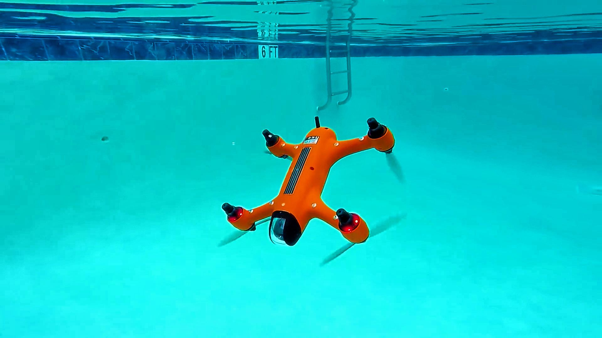 不可思议的防水无人机，潜入水中后，风扇叶片变成螺旋桨