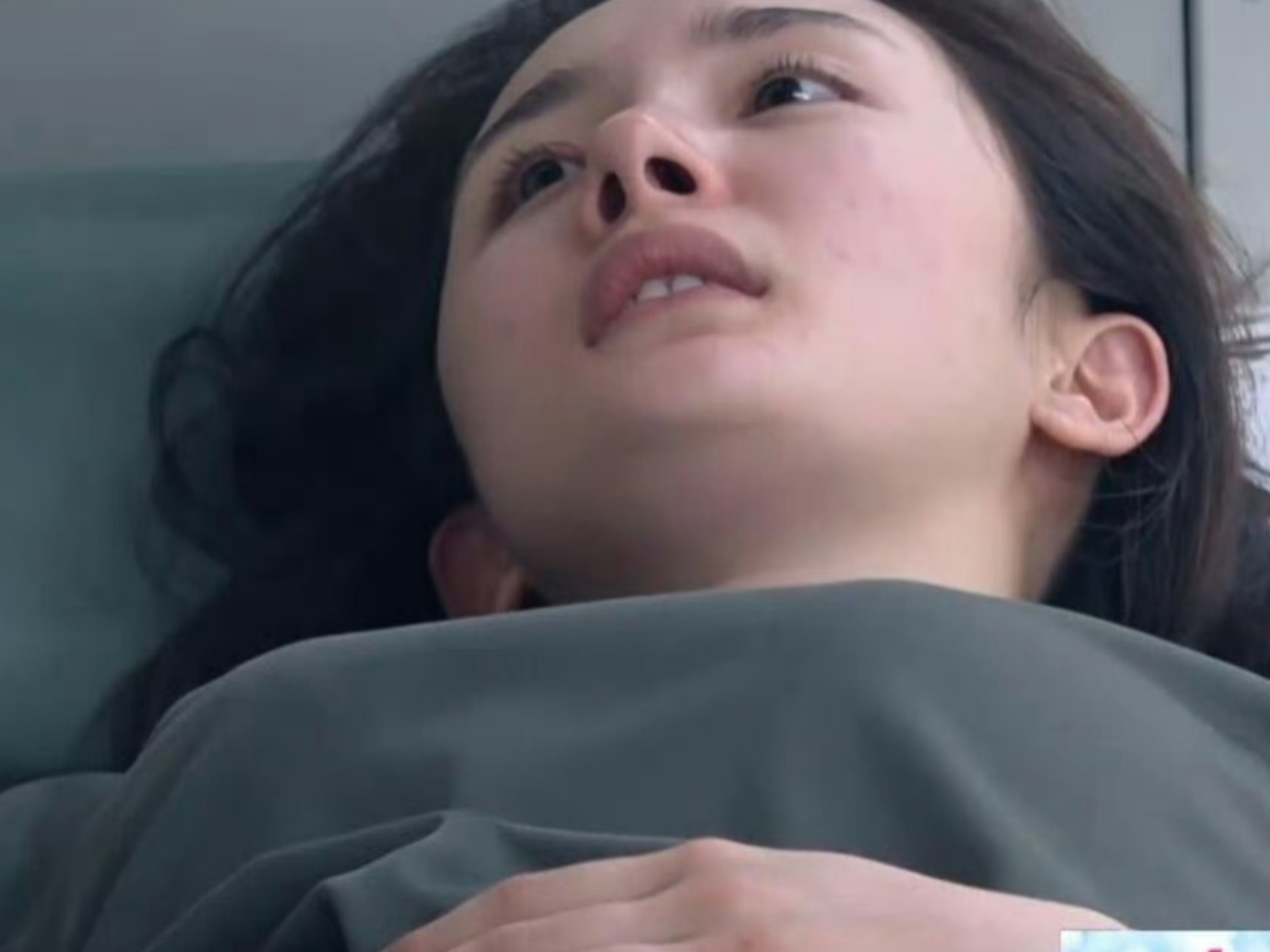 脱袜子躺平的大幂幂