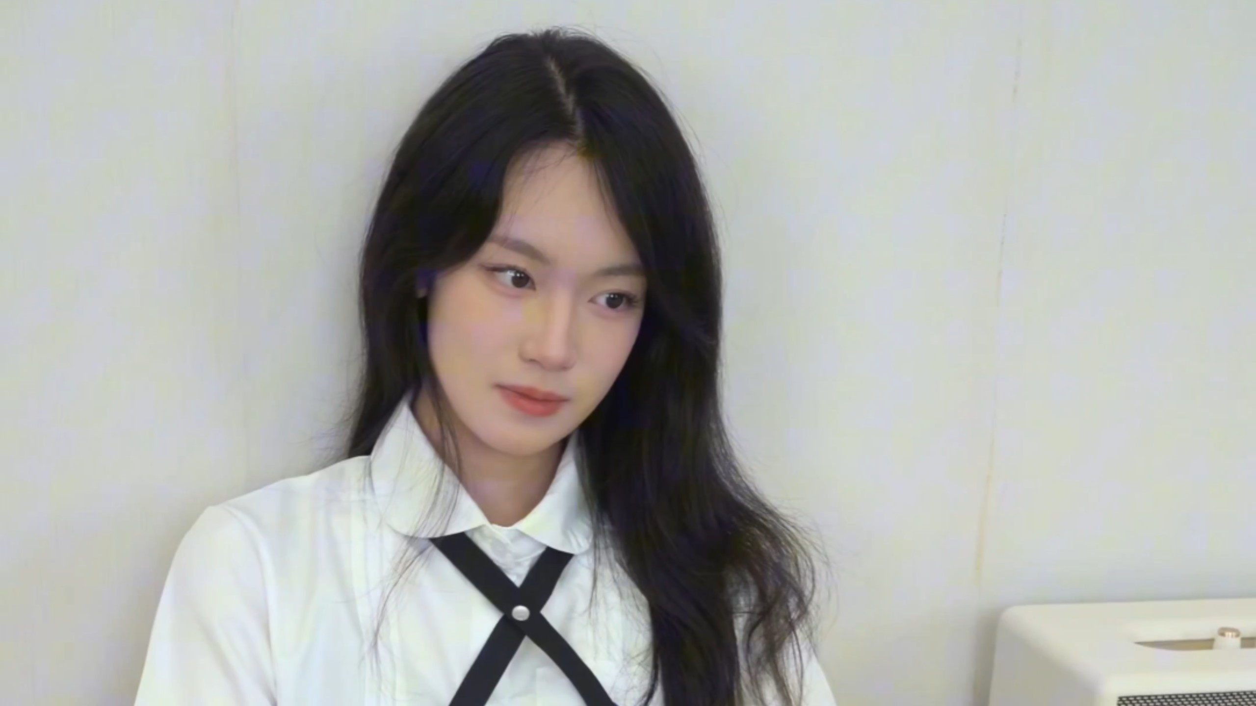 今日份短裙，值得喜爱，绮梦小艺，人气校花制服JK装4K级摄影！