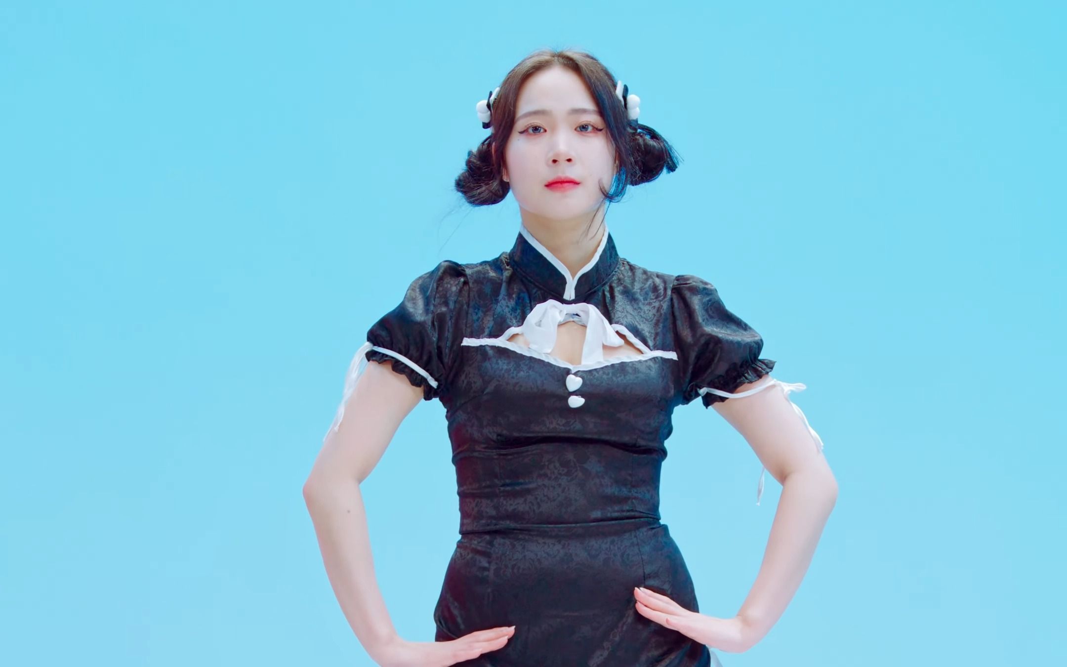 Jung In, happy, black cheongsam