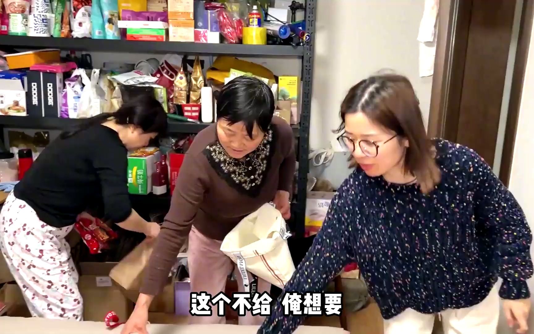 丈母娘收拾东西回河北见啥拿啥跟土匪一样把女婿家翻个底朝天