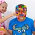 外国小女孩，爸爸脸上贴满彩色的乐高玩具，是积木城堡被破坏了吗