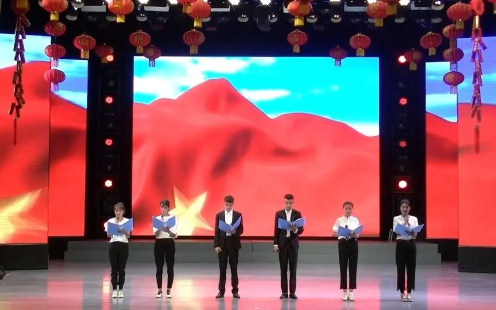 《我有一个强大的祖国》配乐诗朗诵