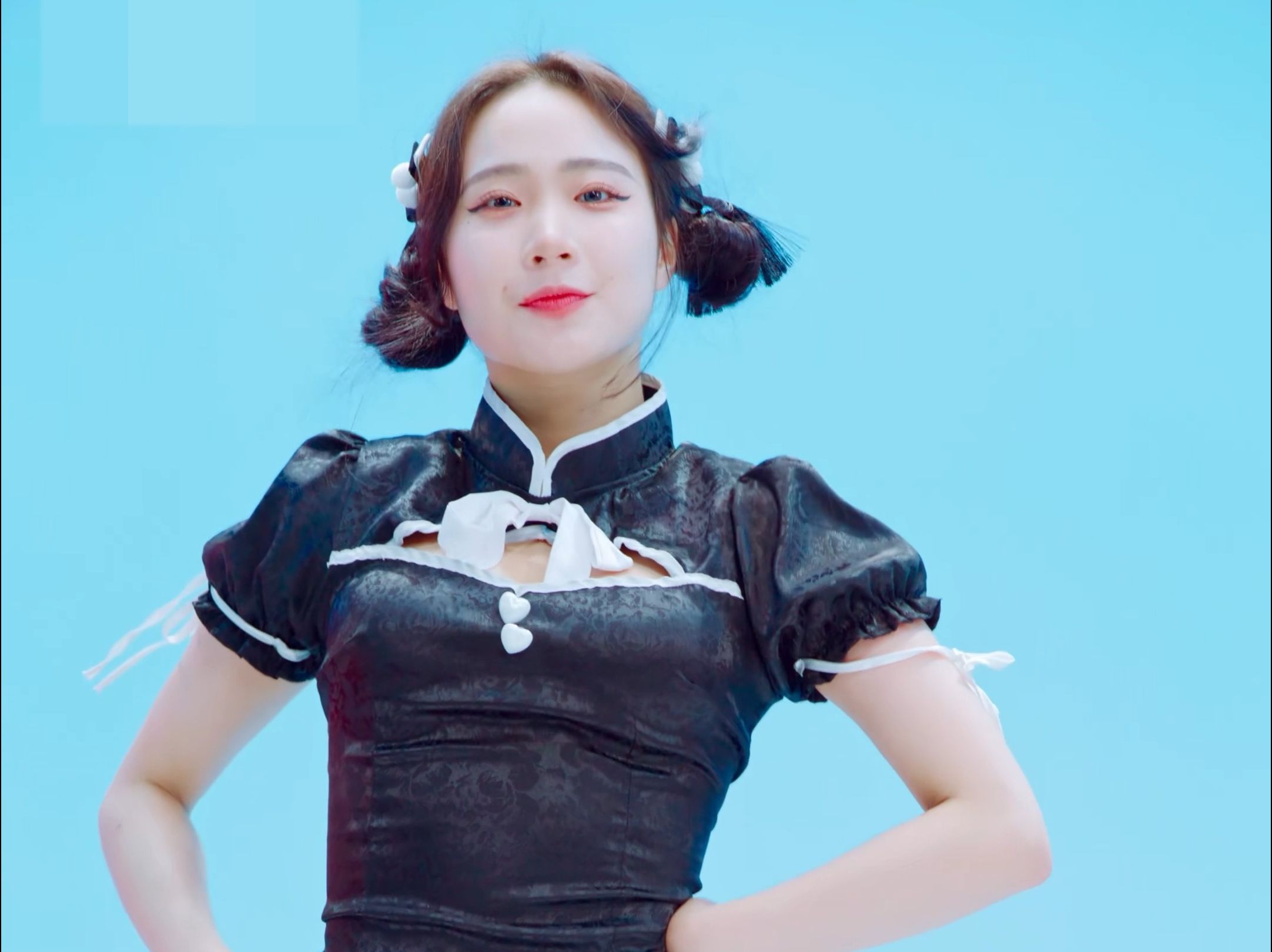 Jung In, short hair, black cheongsam.