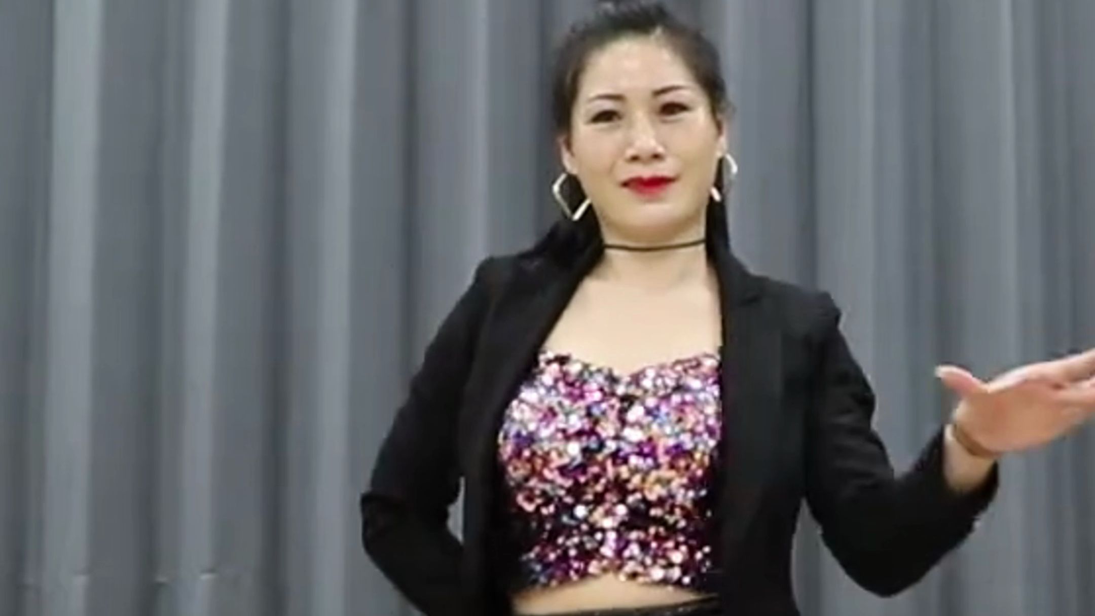 熟女 女王 高跟鞋 动感摇摆 广场舞