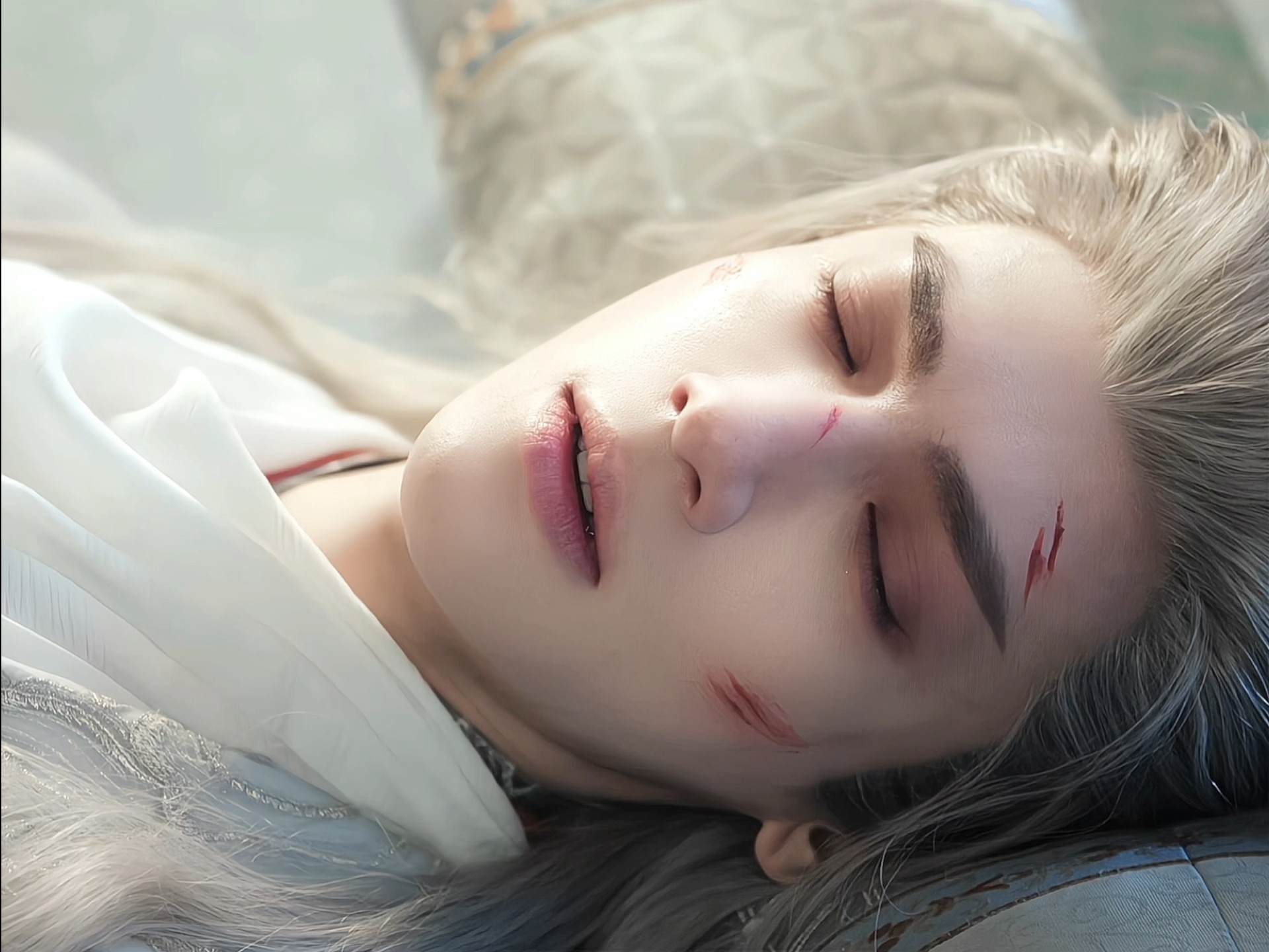 长成这样就不要在床上哭，很危险