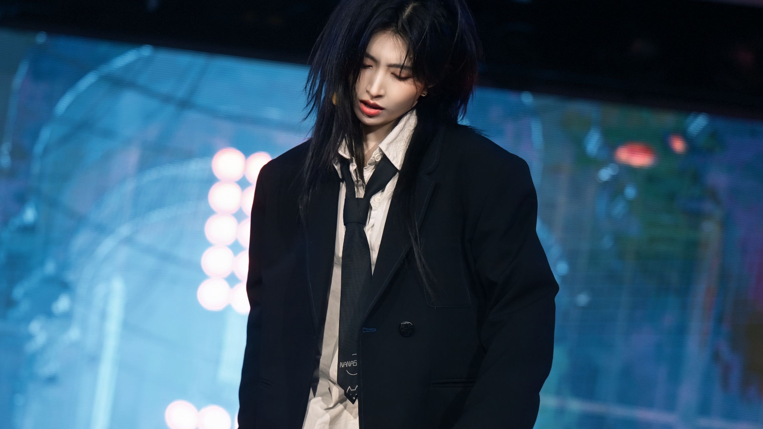 Wen Ruoqi 250625 "Paradox Body" "Hertz Resonance" Focus [4k60p]