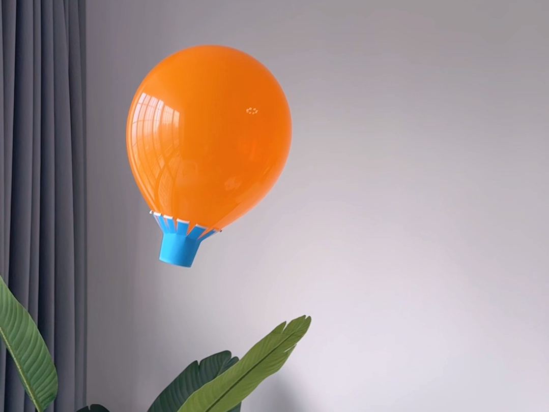 假期和孩子在家一起做会飞的热气球吧！特别简单又好玩，快来试试吧！