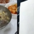 女子吃韩国农村结婚大席被寒酸到了：一桌咸菜就开席了！网友炸锅