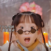 寡妇出门打水时只是摔了一跤，却发现自己的右手摸到了什么东西，拿起一看竟是一根50年的人参