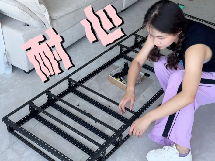 为了榨干门后1㎡，花70做了个夹缝置物架…