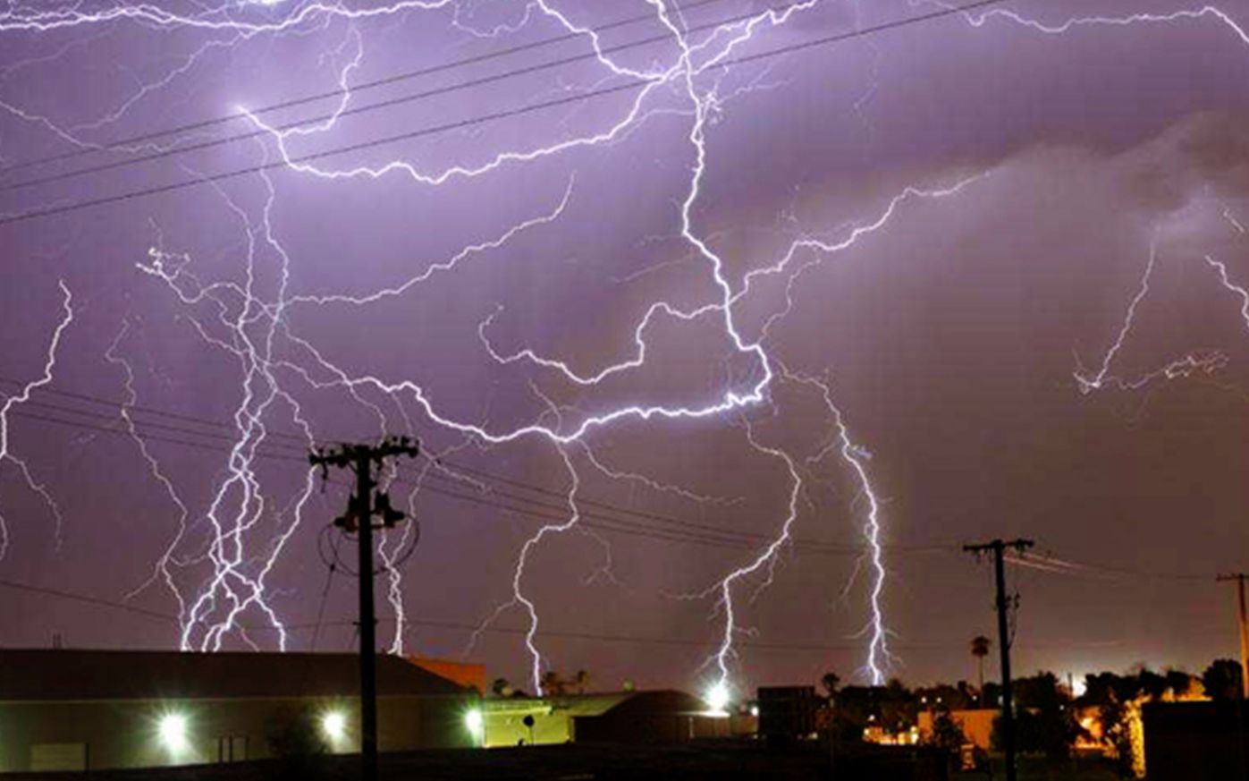 lightning strike · Free Stock Photo