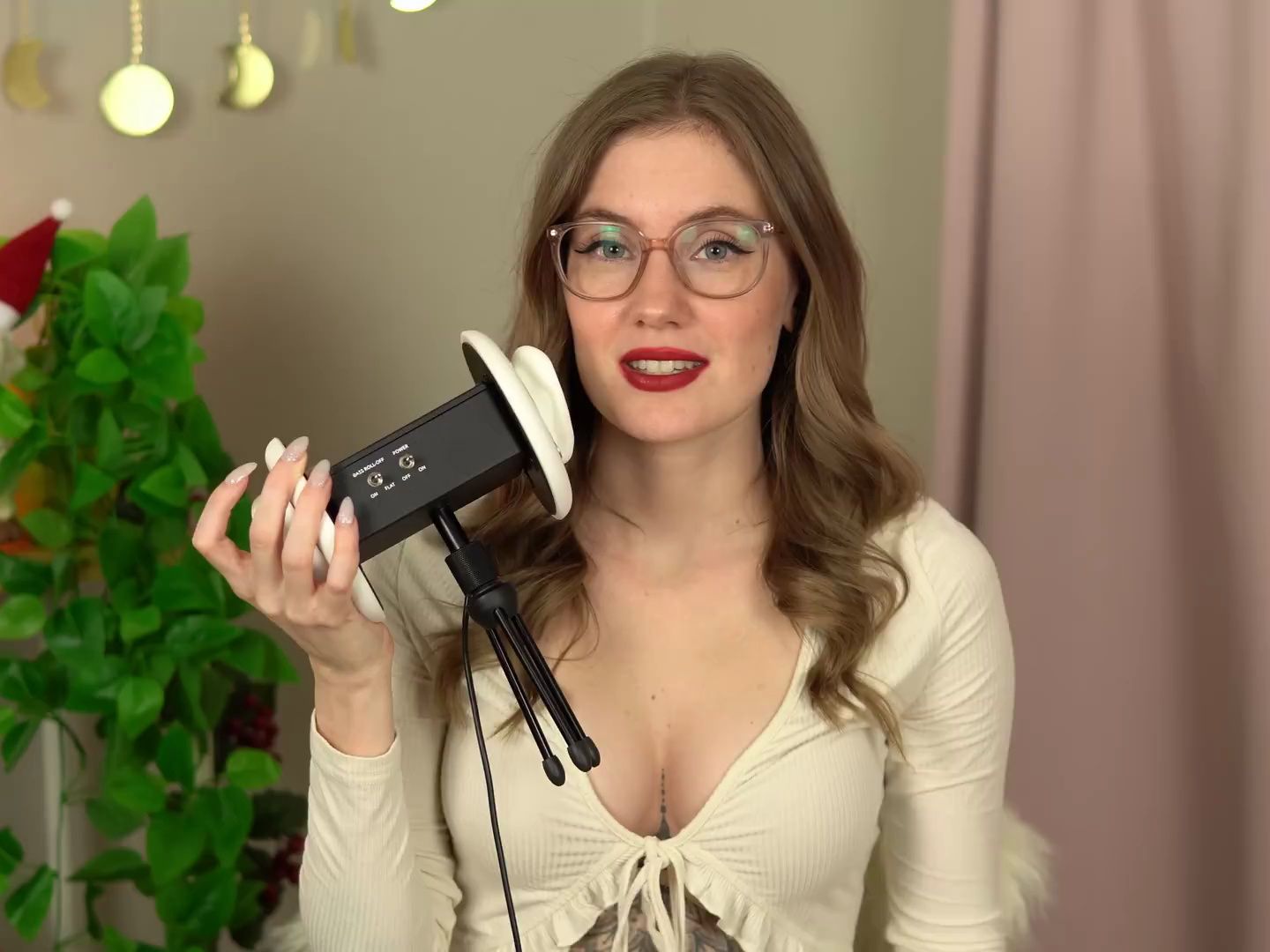 【Emma Ruby ASMR】ASMR-舔耳朵和对着你的耳朵低语-(1080p)-助眠小助手-助眠小助手-哔哩哔哩视频