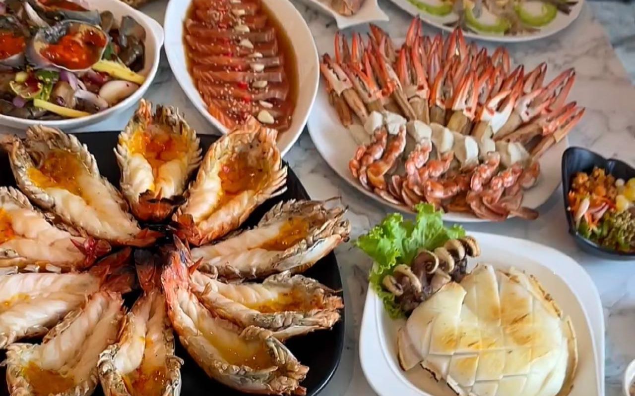 阿蕾玛：太卷了泰式海鲜自助剥壳螃蟹肉皮皮虾不动手也吃爽