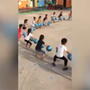 中国幼儿园孩子转圈式拍球无一个掉队    视频在国外爆火