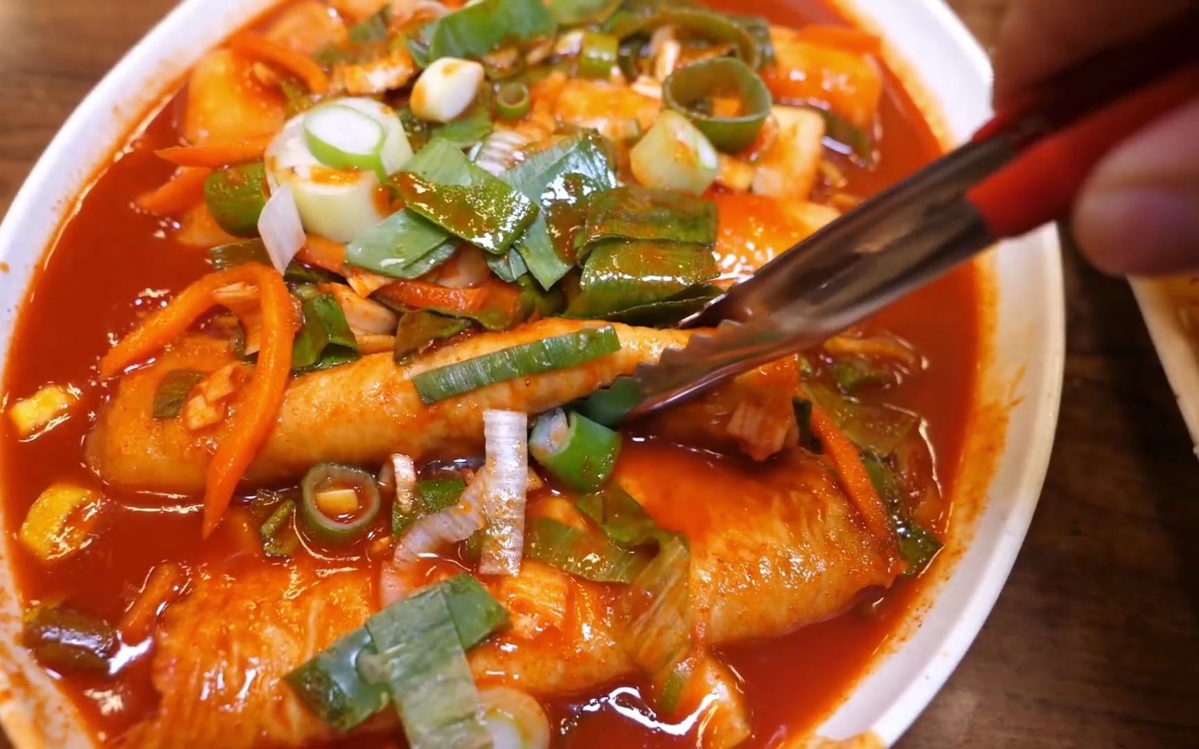 【韩国街头美食】韩式炸鸡。甜脆的韩国辣炸鸡。_哔哩哔哩_bilibili