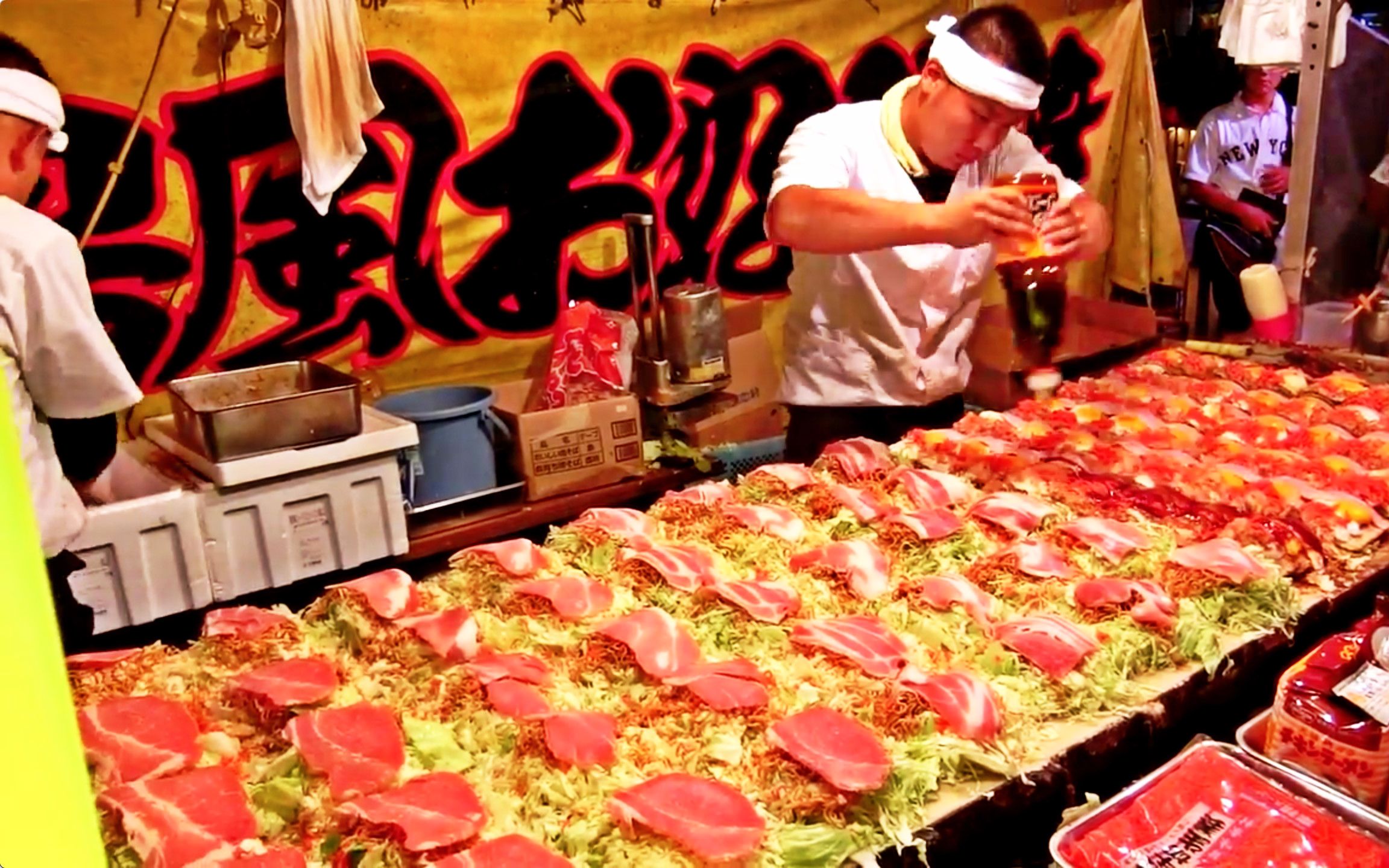 一次制作40份大阪烧用料十足且料理手法敏捷日本街头美食