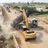 卓越大型自卸车卸石路基础施工挖掘机移动石材