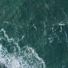 d850 俯拍蓝色海水海浪冲刷沙滩海岸线大气海洋波浪视频素材 动态壁纸 手机壁纸 屏保视频
