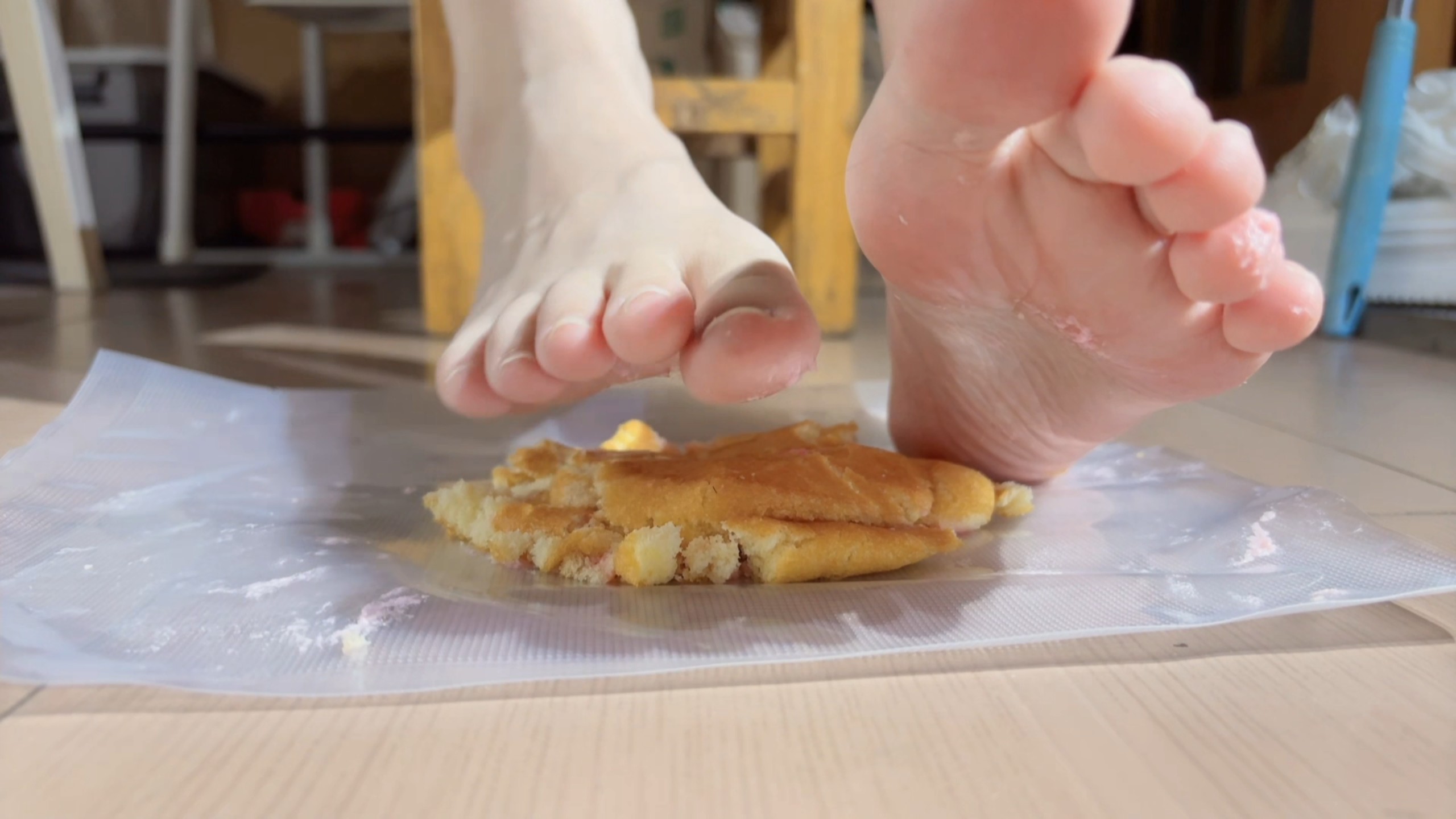 踩碎了面包。。。