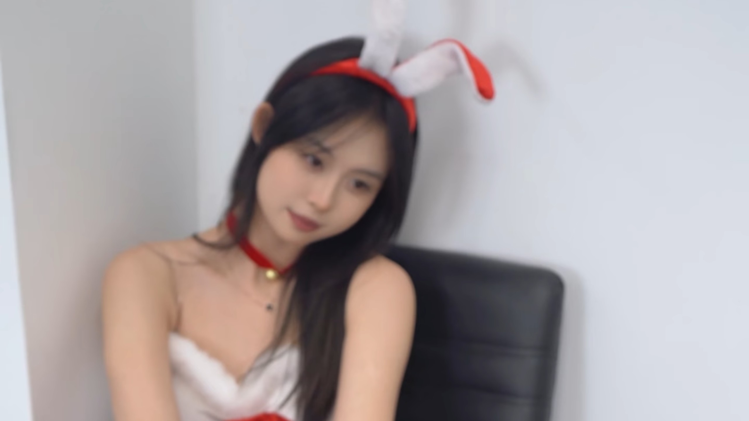 校花小然圣诞兔肉丝写真花絮