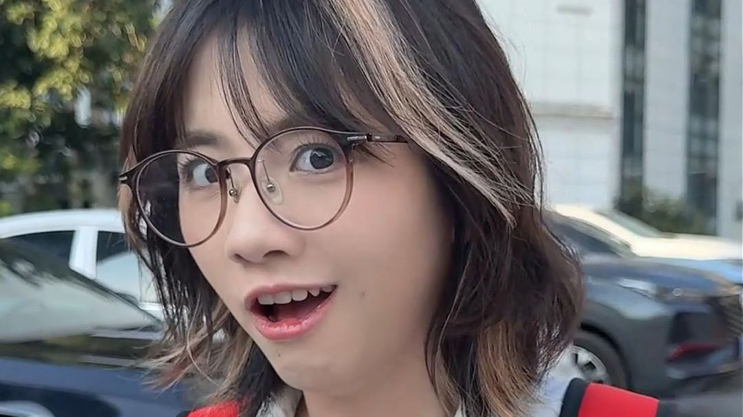 重庆已经进化到手机可以隔空充电了？？？来个重庆人说说这对吗？？