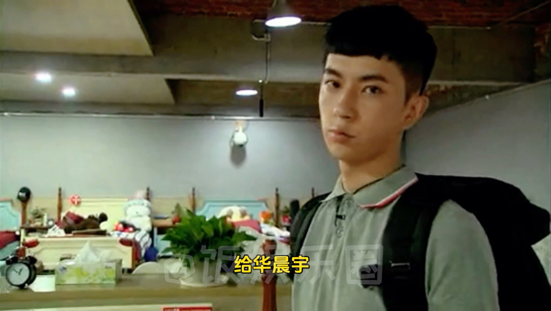 于朦胧快乐男声离开城堡全过程(2)：送兄弟们临别礼物