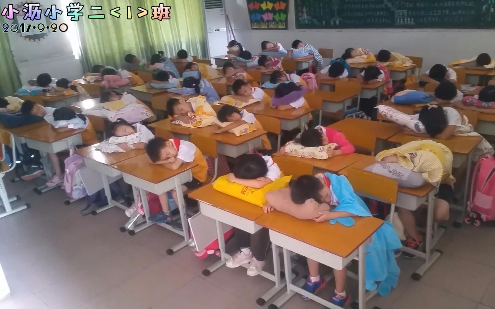 小沥小学二年级1班午睡视频-20170920