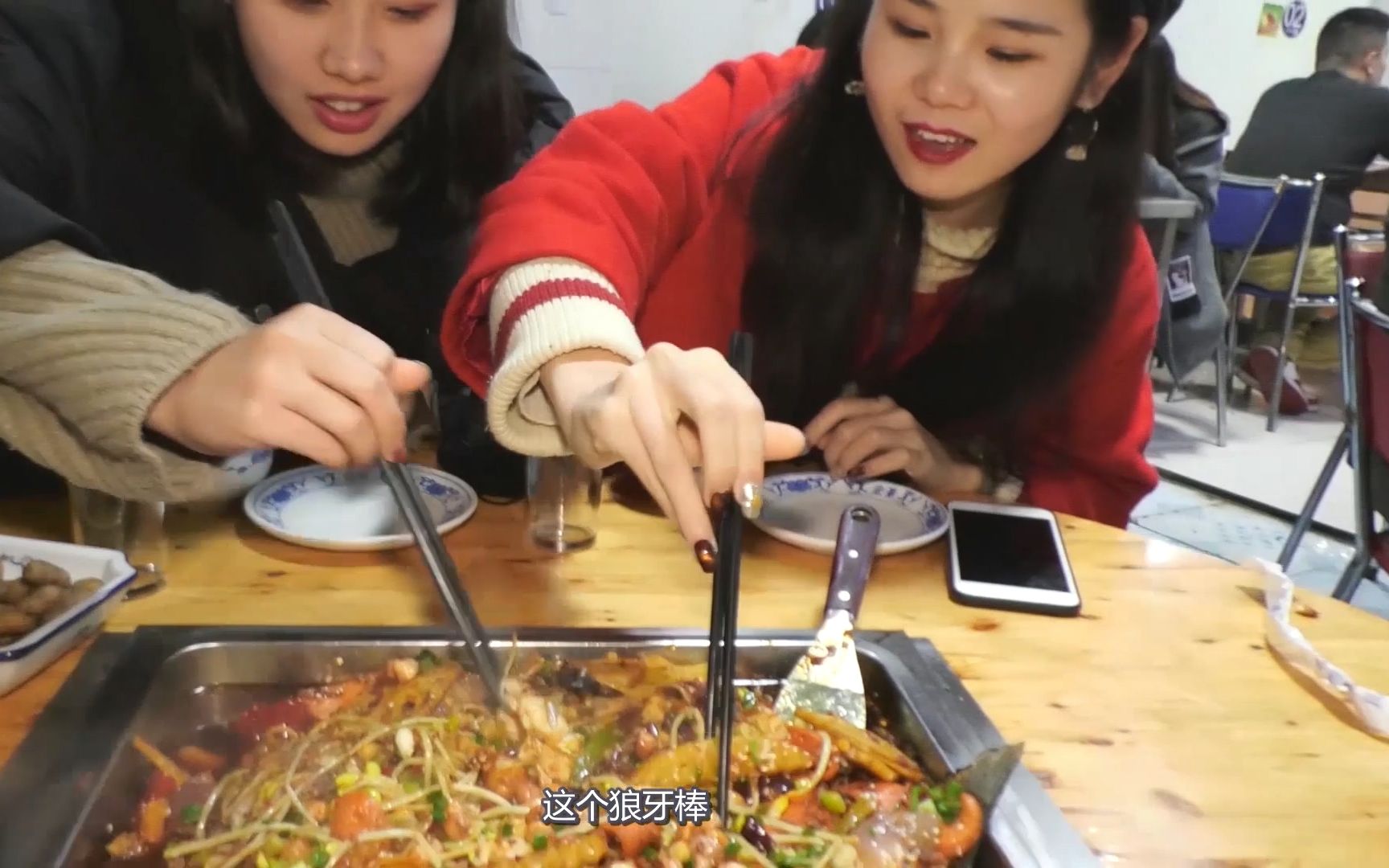 吃货必备!重庆本地美女带你探索正宗的万州烤鱼