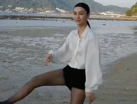 Angelababy杨颖黑丝大长腿