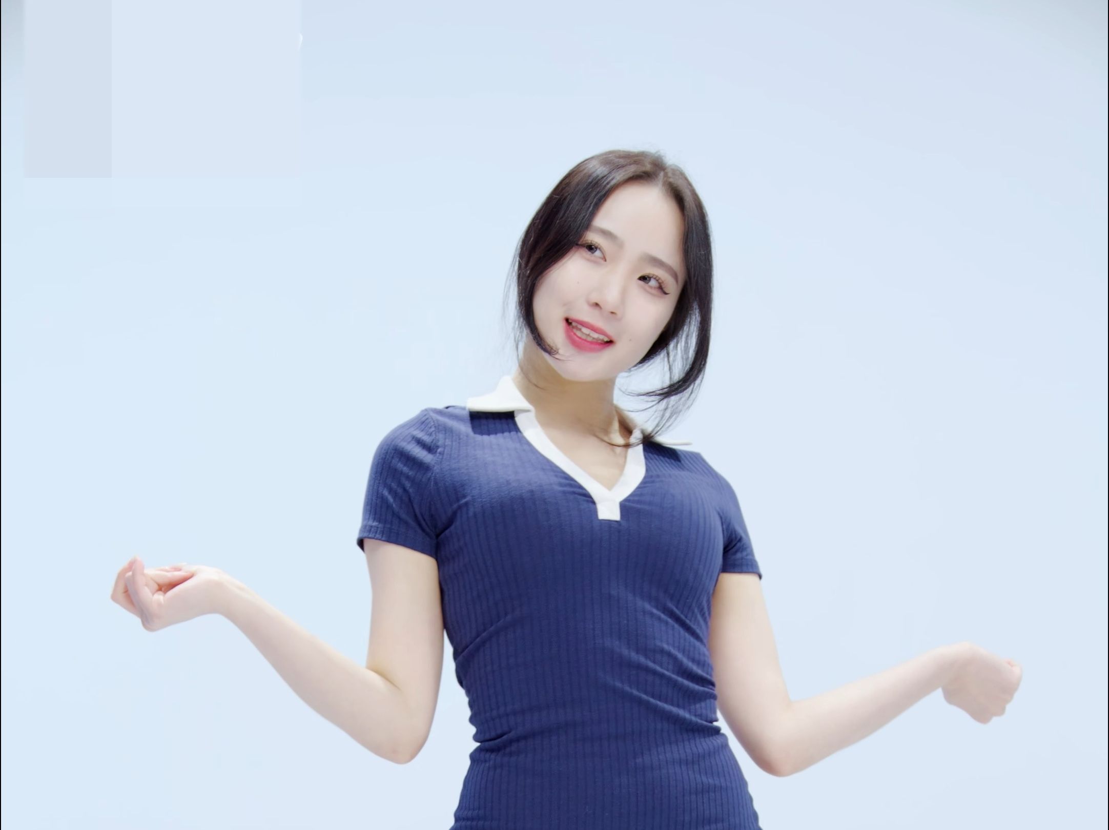 郑仁 Heart Attack 蓝连衣裙