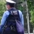 日本警察骑自行车执法，在百姓面前太卑微了，难道他们真的买不起小车来执勤么？