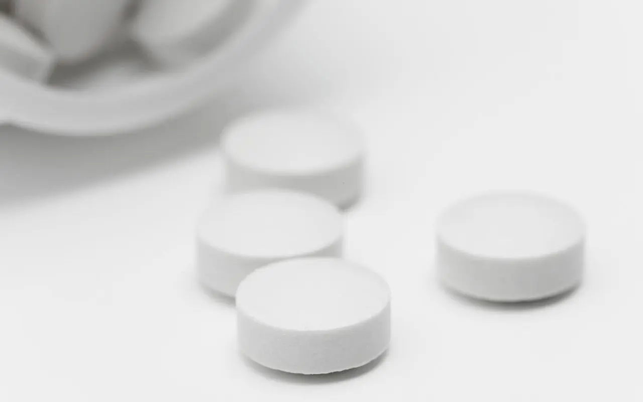 一片阿司匹林碾成粉，真厉害，能干几百块的事，好办法省钱又实用