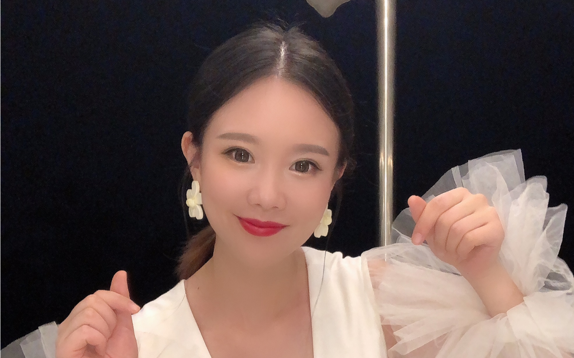 四川电视台主持人珊珊教小朋友们朗读诗歌《让地球成为蓝宝石》