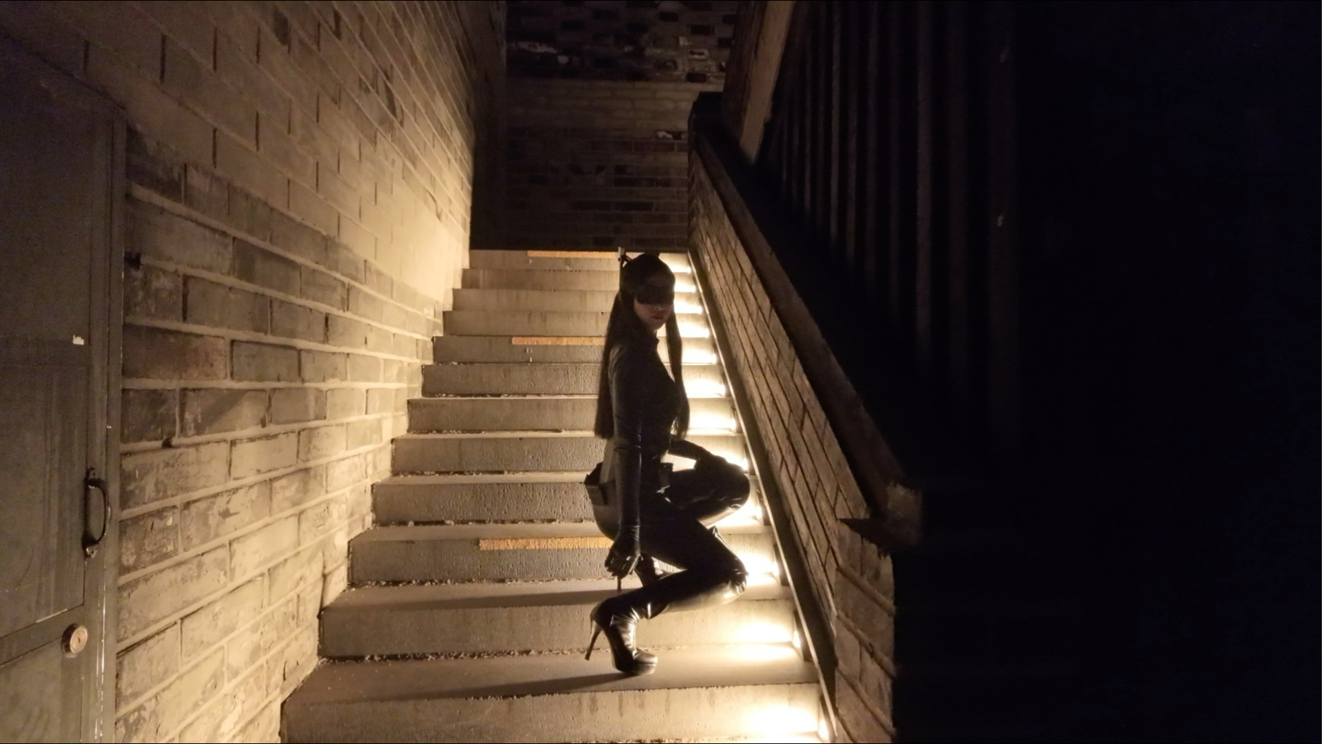 安妮海瑟薇版猫女cosplay古城探险（正片经历爬墙，无人机炸机，被路人围观后终于出产了）泪目