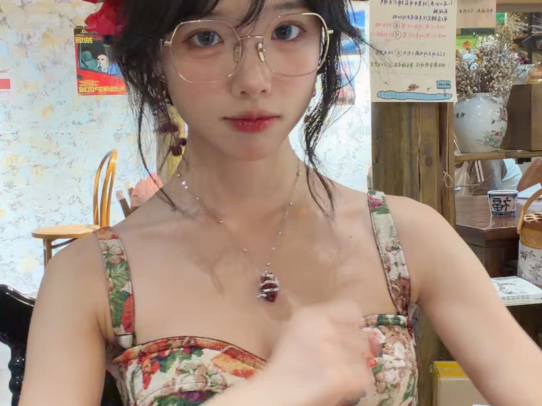 小孩：这儿吃饭的人呢