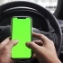 绿幕抠像高清免费视频手机剪辑素材车里玩手机
