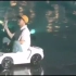 CHEN炫酷的车技！舞台上开小车车也是专业级