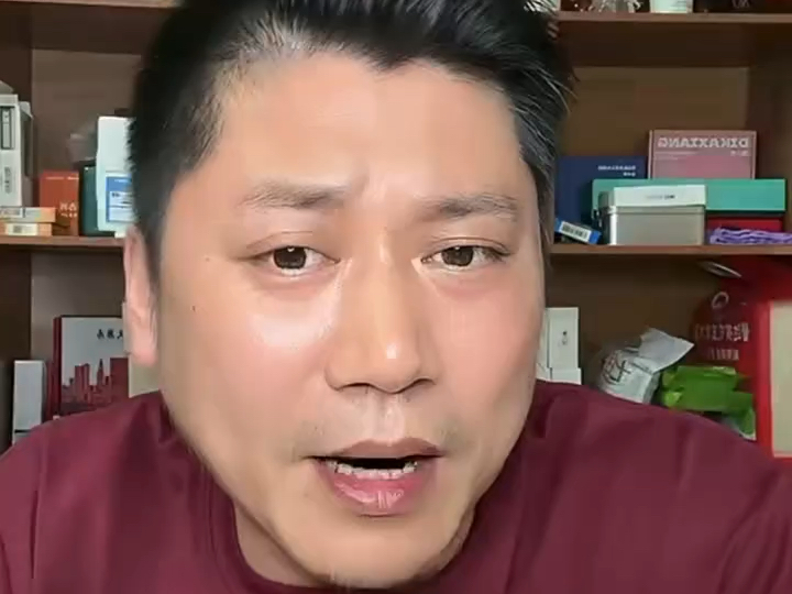 十三哥分享 柬埔寨 老挝 东南亚 缅北地区 夜场酒吧 比较乱，出门在外的同胞们 一定要注意安全，特别是女生们 更要注意 谨防被骗