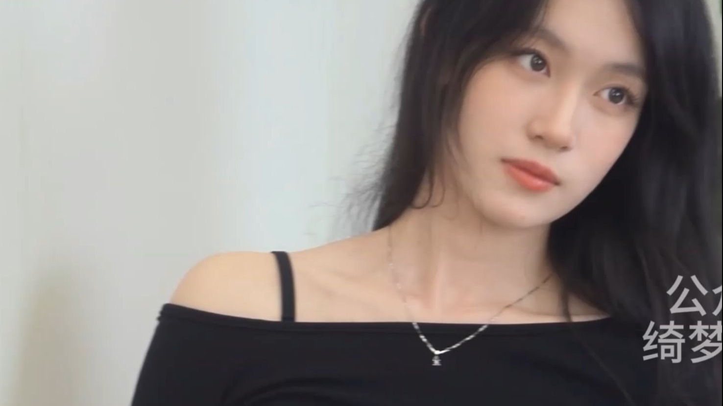 校花级女大，厚黑袜，绮梦小艺，4K校花摄影