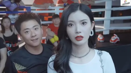 顾意只是不会赚钱，又不是不会做人，盘点顾意6大巅峰时刻。完蛋！我被美女包围了#完蛋我被美女包围了 #游戏