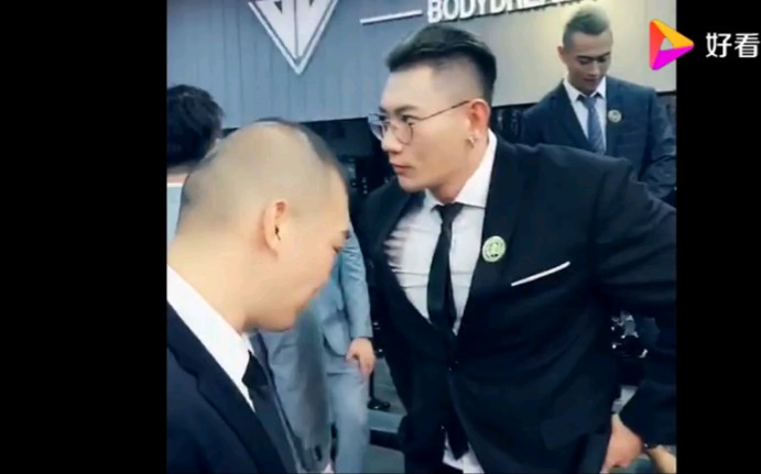 鹿晨辉鹿家门西装暴徒拍摄现场