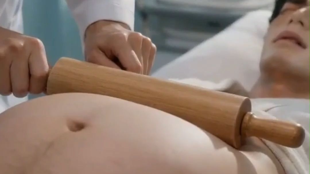 黑道大佬怀了卧底女警的崽（6）擀面杖压腹催产