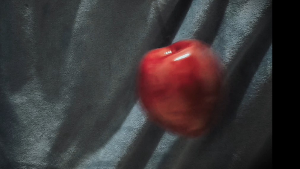 格里高尔，把你面前的苹果切碎，很简单，不是吗？