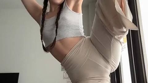 🤸‍♀️ yogagirl stretching