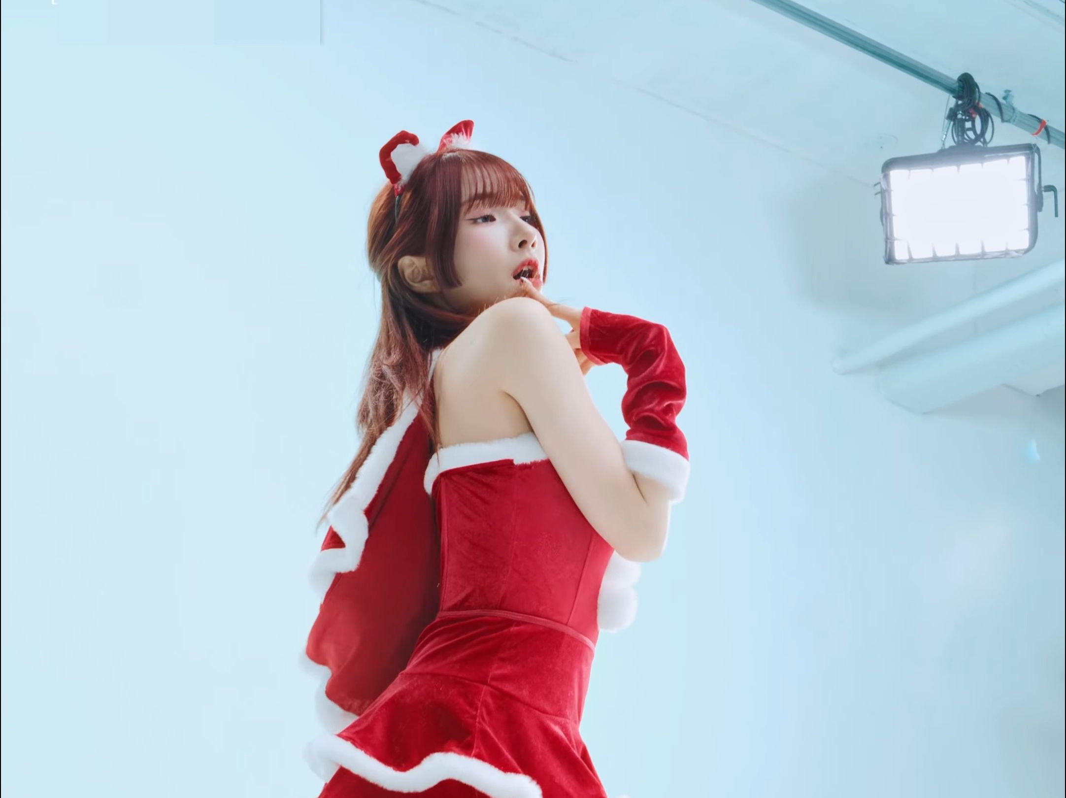 Xu Ying Shake Up 23 Christmas Side View