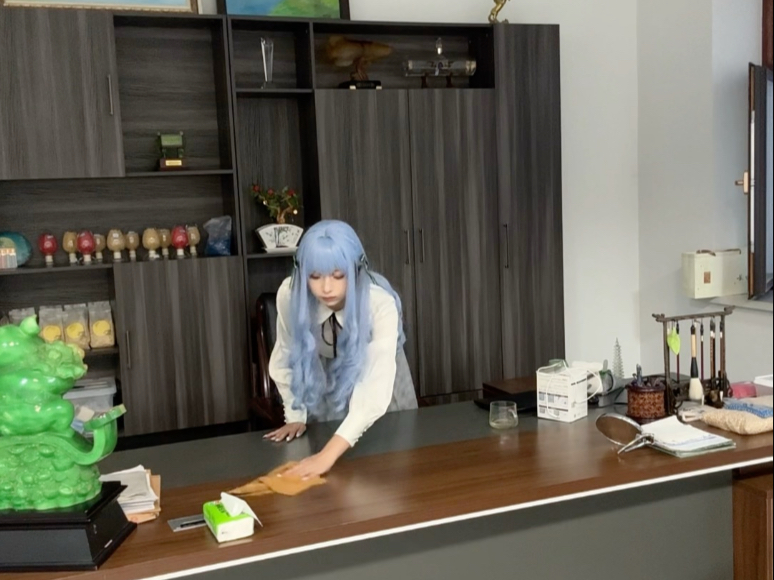 Even when he's back at Toyokawa's house, he doesn't forget to clean up after himself.