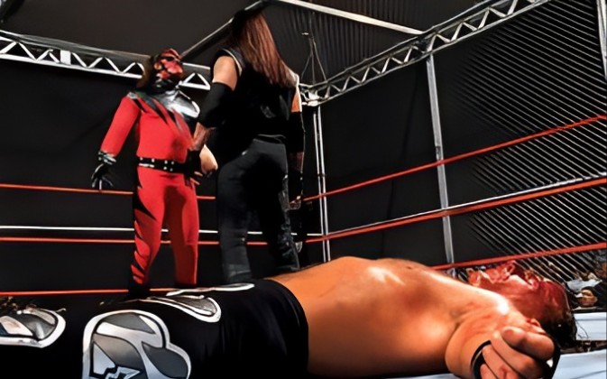 送葬者VS肖恩·迈克尔斯（WWE第一场地狱牢笼赛）1997.10.5