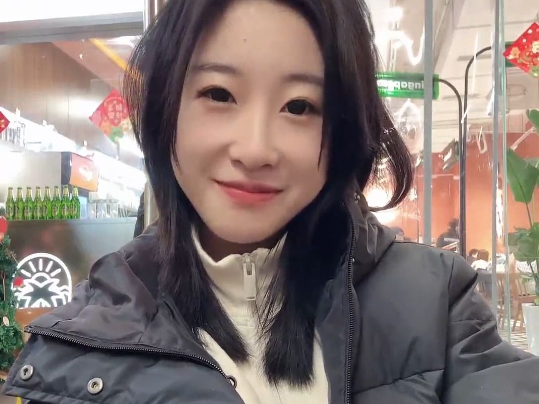 [直播].[原画].[下季].[354557984775].[鲜花_翻白眼].[20240101113415]