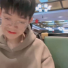 同学指着我弟：这是男版的你吧